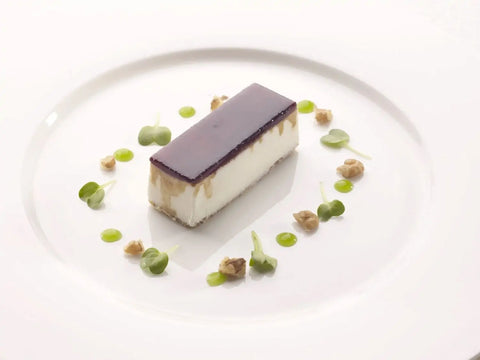 Semifreddo di formaggio di capra con riduzione di aceto balsamico